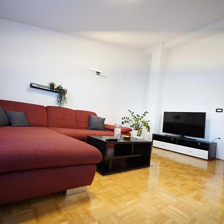 Apartments Loncar-Near Zrce Beach โนวาลยา ภายนอก รูปภาพ