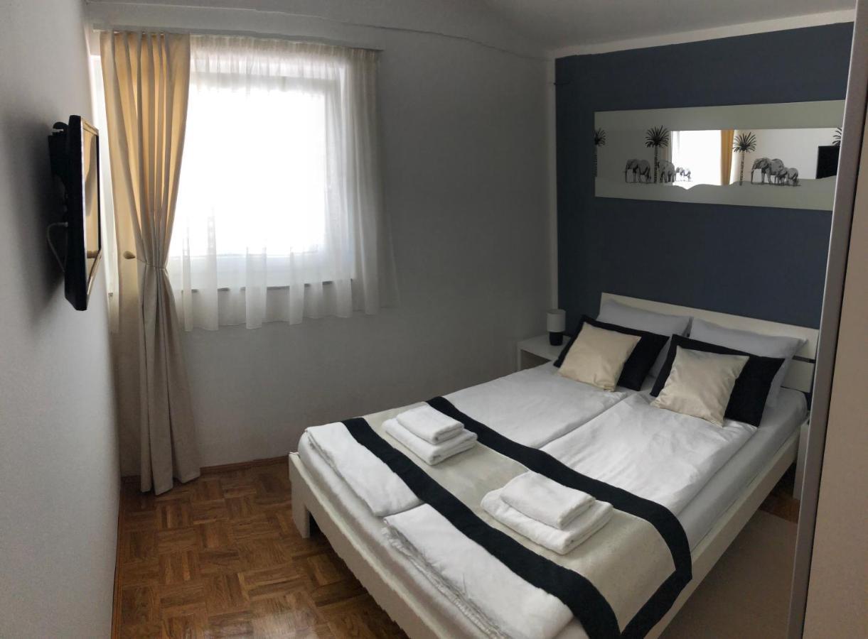 Apartments Loncar-Near Zrce Beach โนวาลยา ภายนอก รูปภาพ