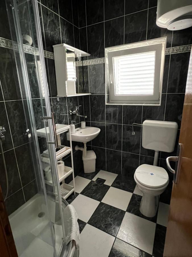 Apartments Loncar-Near Zrce Beach โนวาลยา ภายนอก รูปภาพ