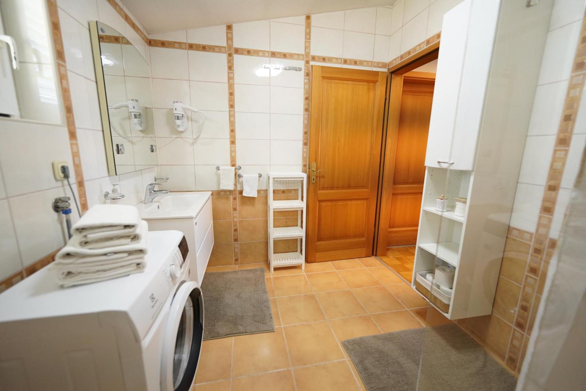 Apartments Loncar-Near Zrce Beach โนวาลยา ภายนอก รูปภาพ