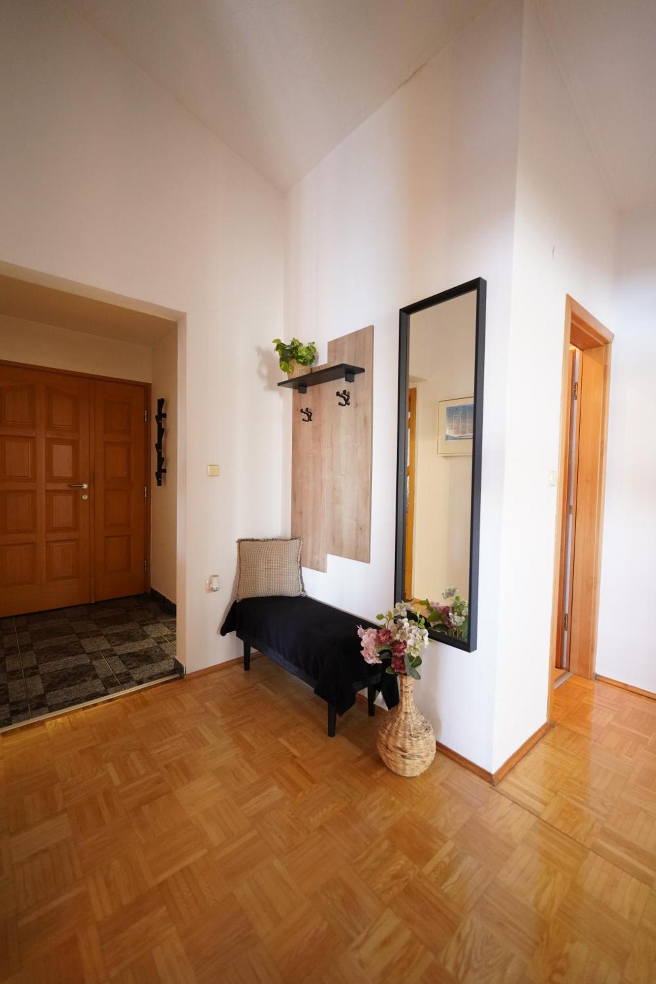 Apartments Loncar-Near Zrce Beach โนวาลยา ภายนอก รูปภาพ